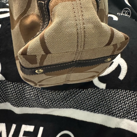 Coach Brown Signature Canvas Bag - Picture 6 of 13